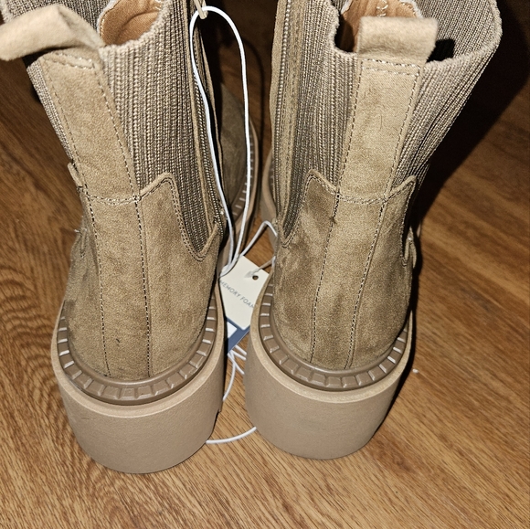 Universal Thread Womens Kyrie Chunky Heel Boots Memory Foam Insole sz 7 Wide - Picture 3 of 13